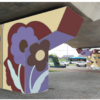voorbeeld van muurschildering pilaren onder station arnhem zuid met bloemen in paars, geel en bruintinten